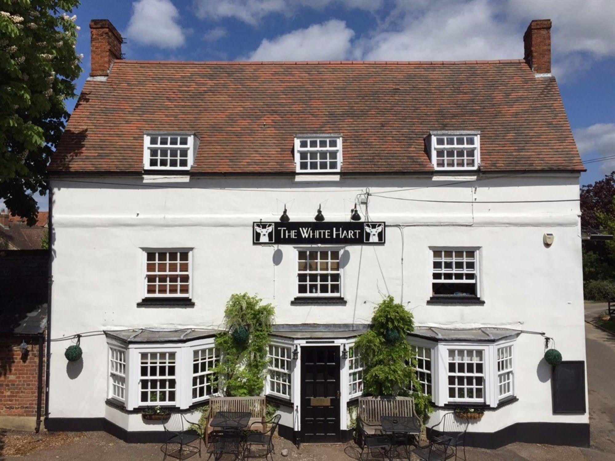 Готель The White Hart Sherington Екстер'єр фото